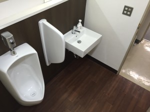 新しく事務所を借りた！でもトイレが古いから綺麗にしたいなぁ・・・：器具の取付[東京都新宿区新宿]