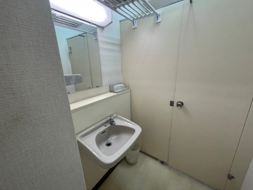 オフィス　トイレリフォーム【中央区】解体工事