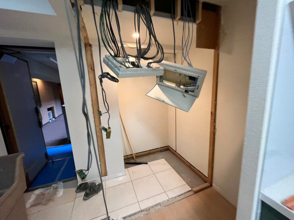 マンションリノベーション工事（２）【中央区】解体工事