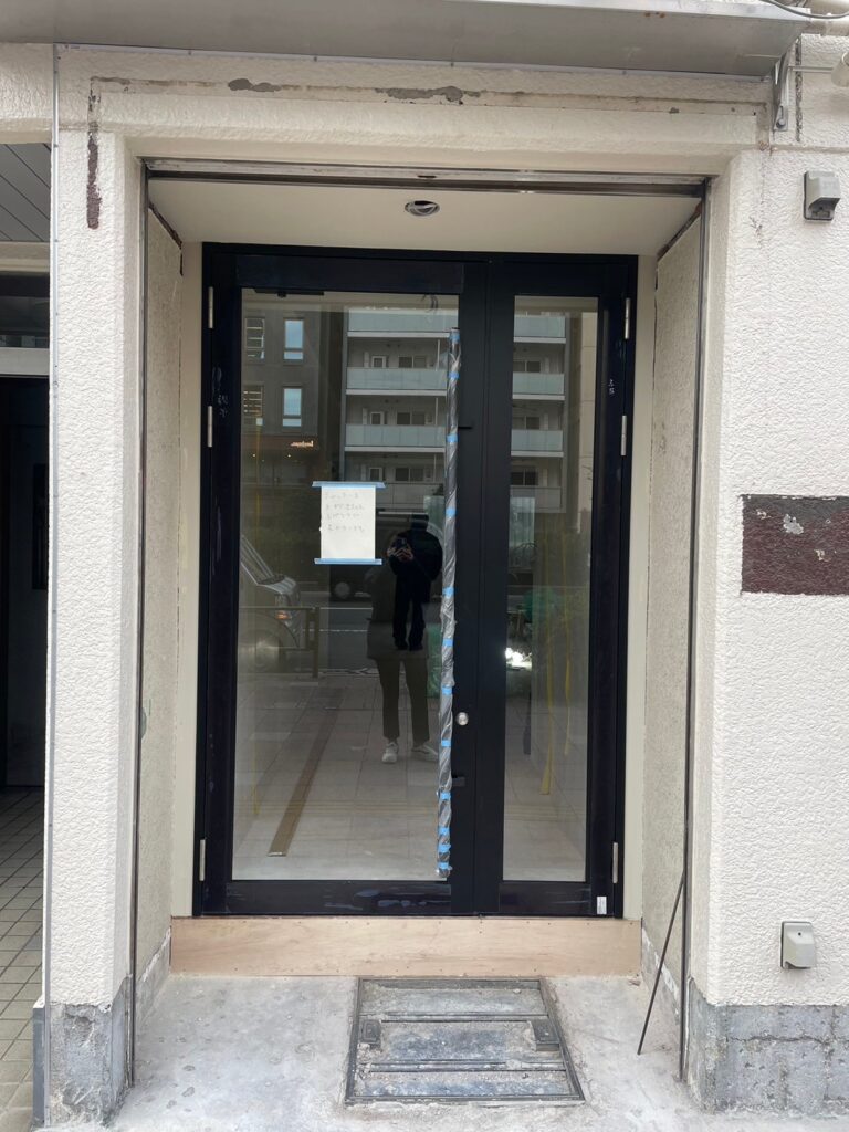 墨田区　店舗改修工事　空調工事　入口扉設置